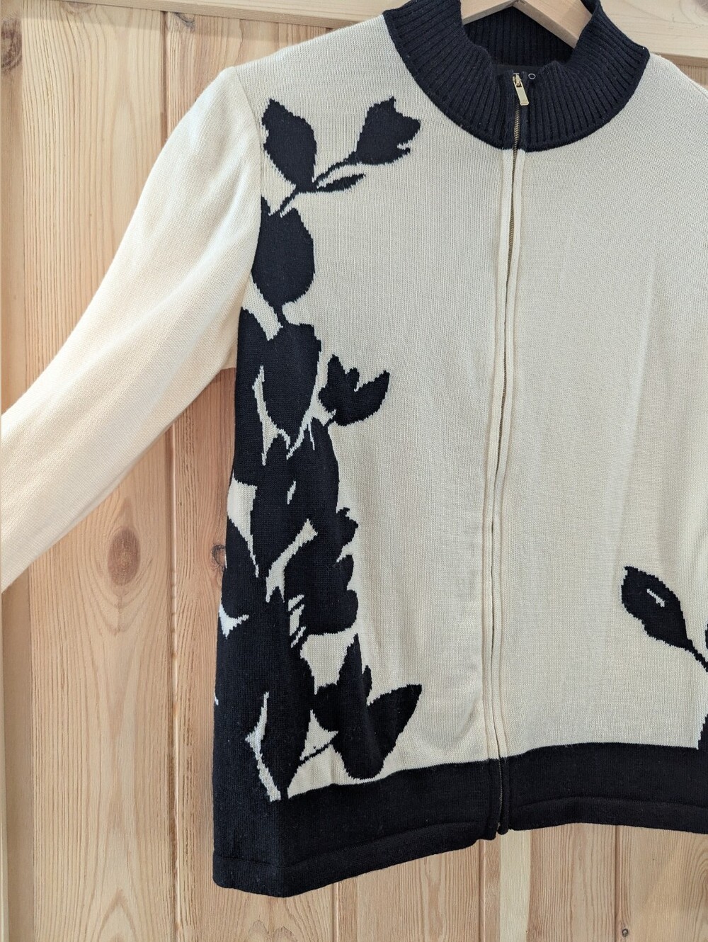 St. John 100% Wool Floral Knit Zip Cardigan Jacket Cream Black - Picture 3 of 9